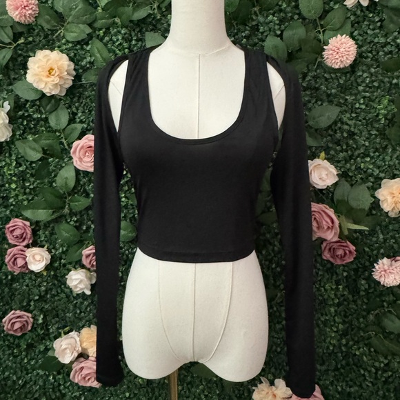 Black Cut-Out Sleeve Crop Top - Picture 5 of 8
